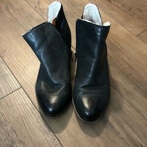Lucky Brand Fleece lined ankle booties size 7
